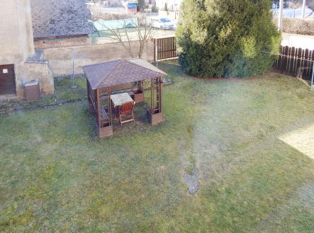 Pohled z patra na zahradu | Prodej - dům/vila, 200 m²