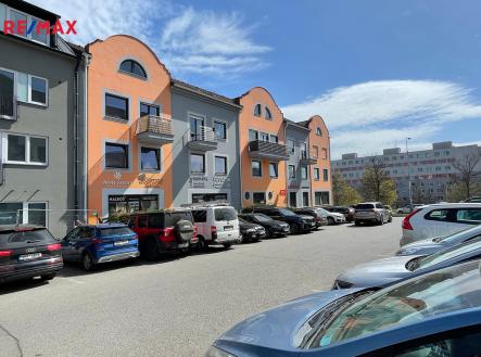 Pohled na dům | Pronájem bytu, 3+1, 109 m²