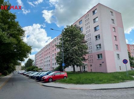 pohled na dů z ulice | Pronájem bytu, 2+1, 54 m²