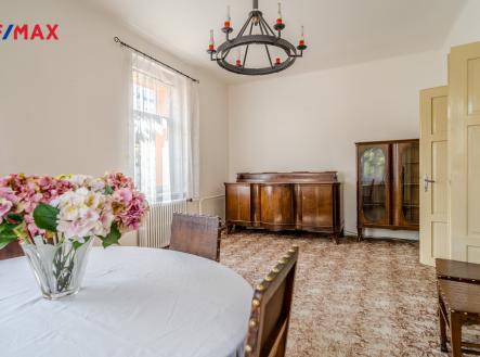 Obývací pokoj a) | Prodej - dům/vila, 105 m²