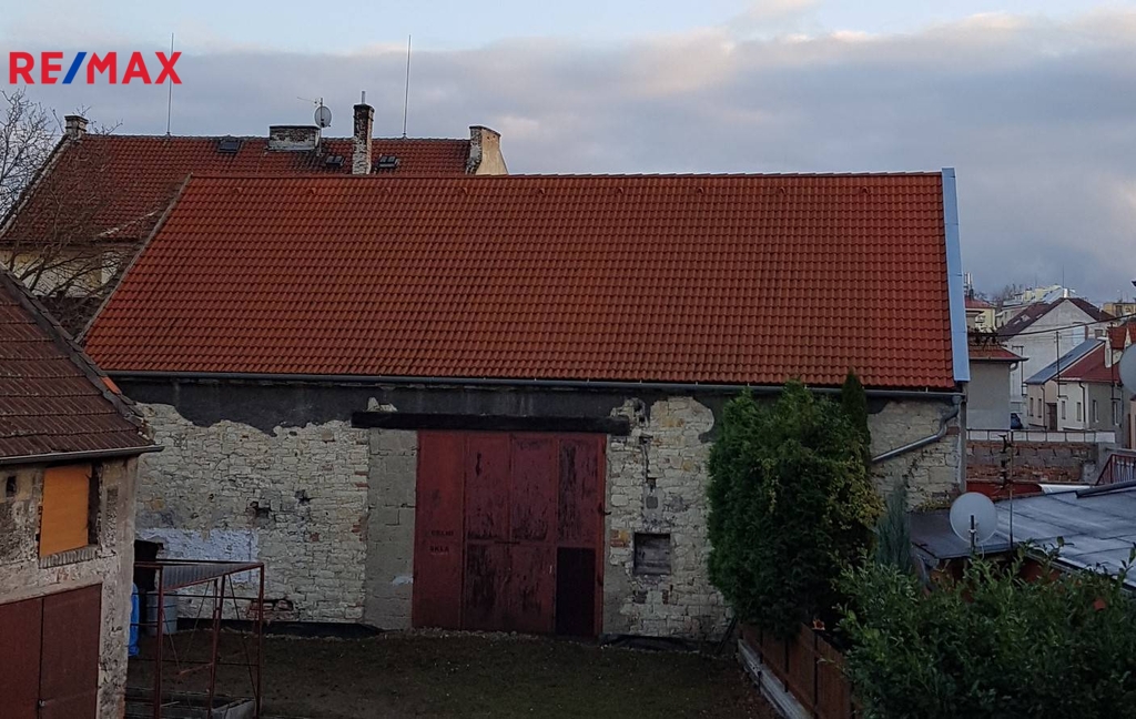 Pohled ze sousedního pozemku