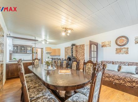 Obývací pokoj | Prodej - chata/rekreační objekt, 199 m²