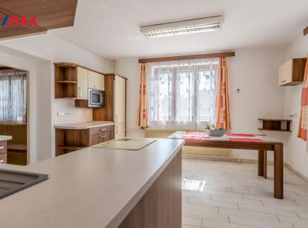 Kuchyň v přízemí | Prodej - dům/vila, 151 m²