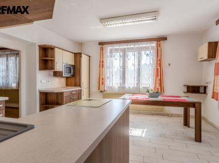 Kuchyň v přízemí | Prodej - dům/vila, 151 m²