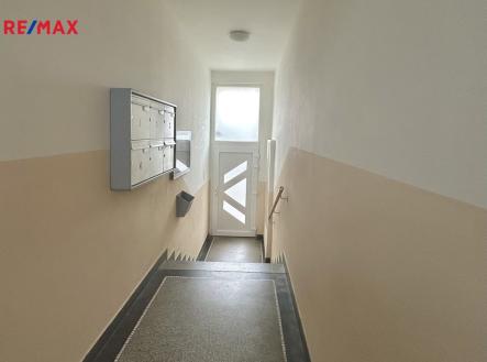 Vstupní hala | Prodej - nájemní dům, 150 m²