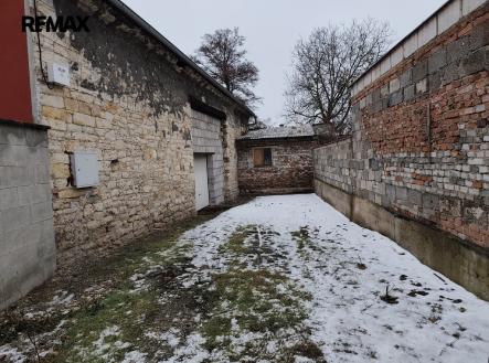 Přístupová cesta | Pronájem - obchodní prostor, 150 m²