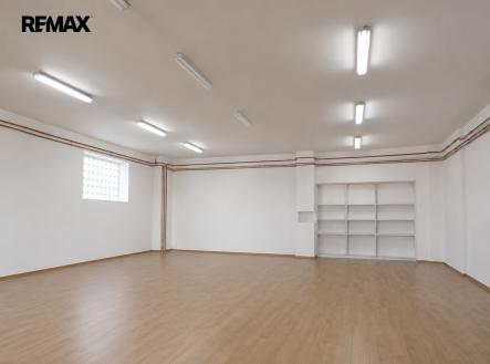 prazdny-2.png | Pronájem - obchodní prostor, 420 m²