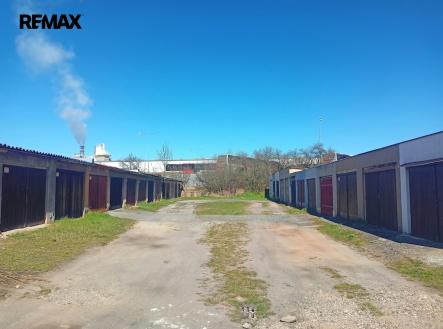 směrem k Anexii se můžete zajet otočit. | Pronájem - malý objekt/garáž