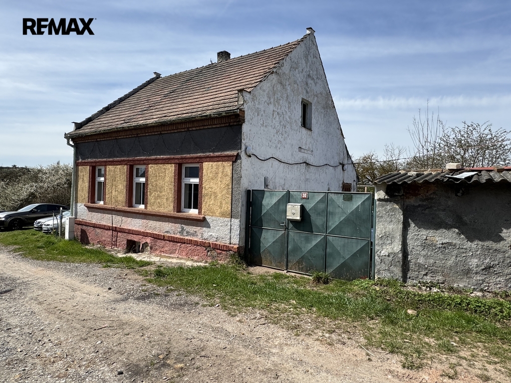 pohled na dům z ulice