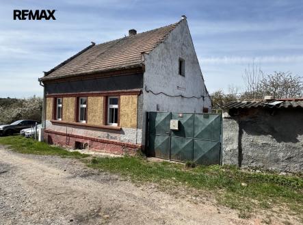 pohled na dům z ulice | Prodej - dům/vila, 62 m²