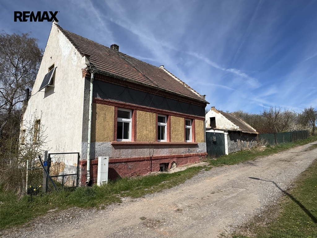 pohled na dům z ulice