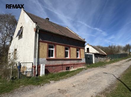 pohled na dům z ulice | Prodej - dům/vila, 62 m²