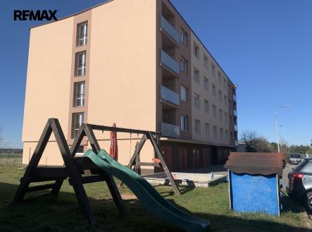 pohled z venku | Pronájem bytu, 1+kk, 20 m²