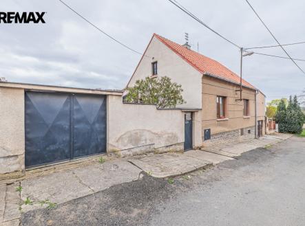 pohled na dům z ulice | Prodej - dům/vila, 73 m²