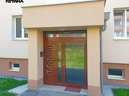 Dům je nově zateplený. | Prodej bytu, 1+kk, 37 m²