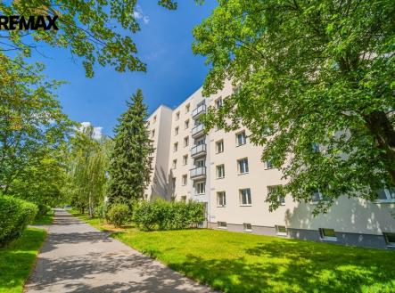 Pohled na dům | Prodej bytu, 3+1, 74 m²