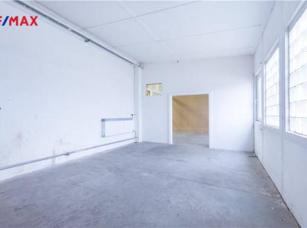 Pronájem - skladovací prostor, 202 m²