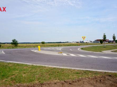 Pozemek 11.328 m2 - přilehlá komunikace | Prodej - pozemek pro komerční výstavbu, 11 328 m²