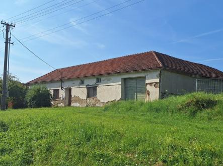 Pohled na dům z hlavní cesty | Prodej - dům/vila, 109 m²