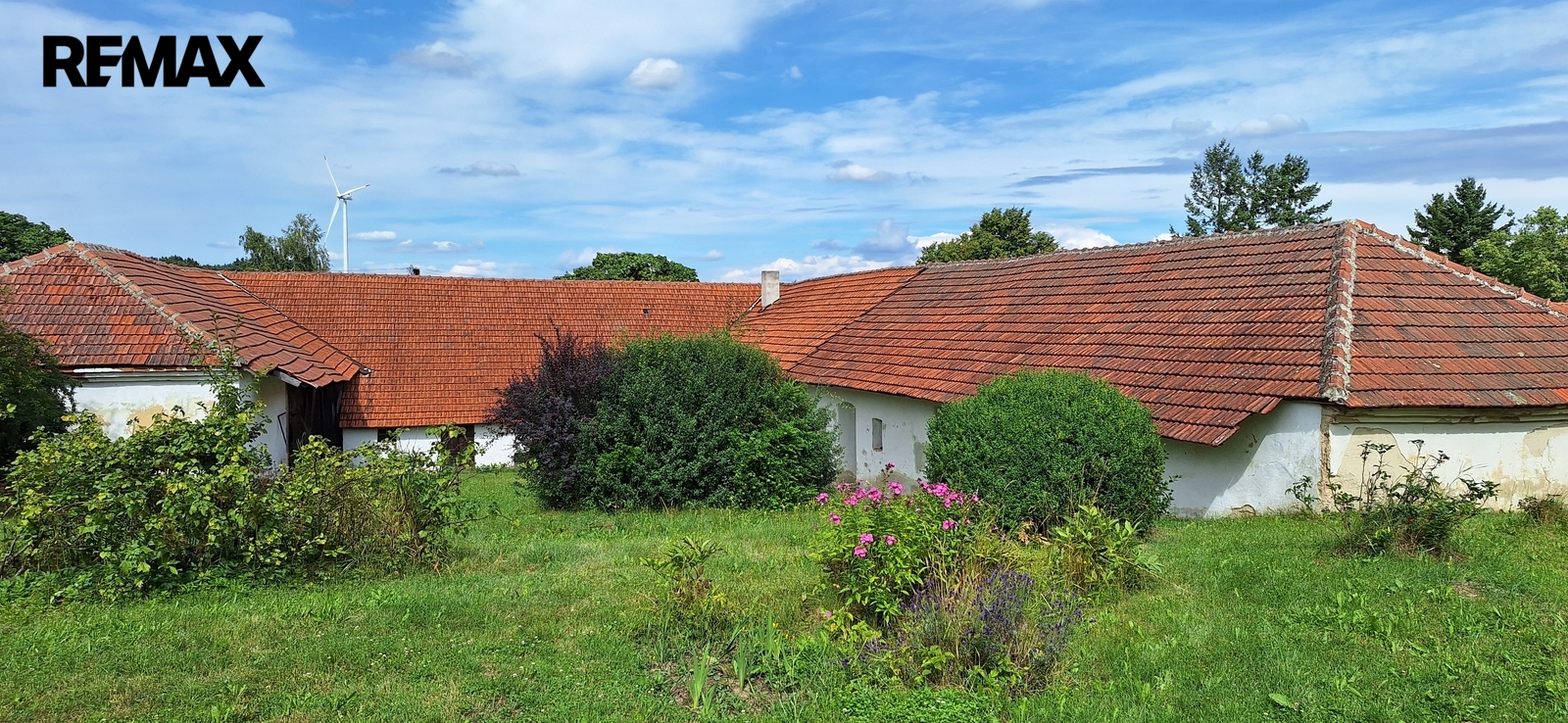 Pohled na dům ze zahrady