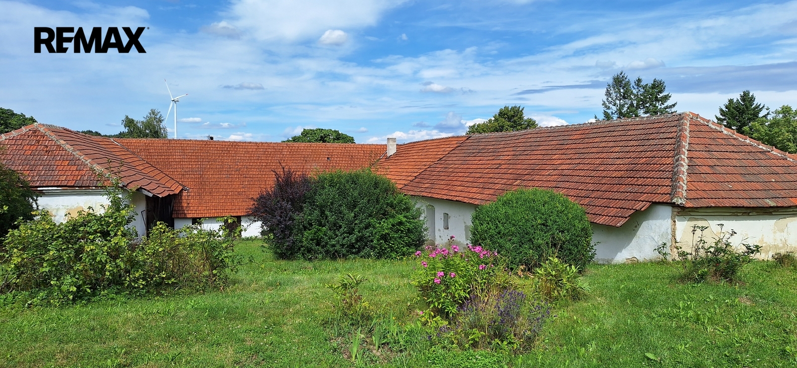 Pohled na dům ze zahrady