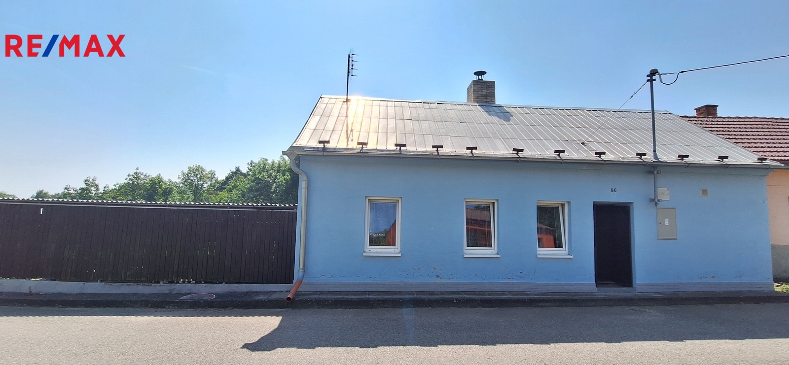 Pohled na dům z ulice