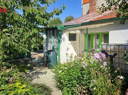 Zadní část domu | Prodej - dům/vila, 82 m²