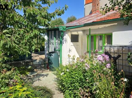 Zadní část domu | Prodej - dům/vila, 82 m²