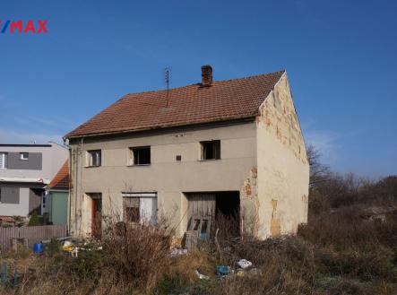 Čelní pohled na stávající dům na pozemku | Prodej - pozemek pro bydlení, 3 685 m²