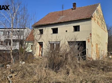 Čelní pohled na dům | Prodej - pozemek pro bydlení, 3 685 m²