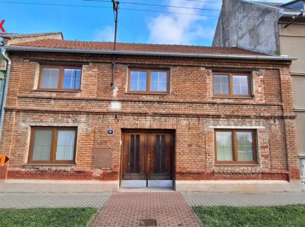 Pohled na dům z ulice | Prodej - dům/vila, 120 m²
