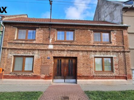Pohled na dům z ulice | Prodej - dům/vila, 120 m²