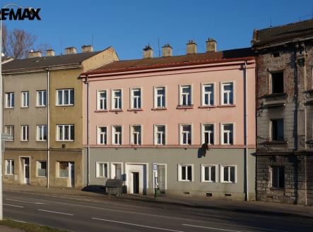 Čelní pohled na dům | Prodej - nájemní dům, 443 m²