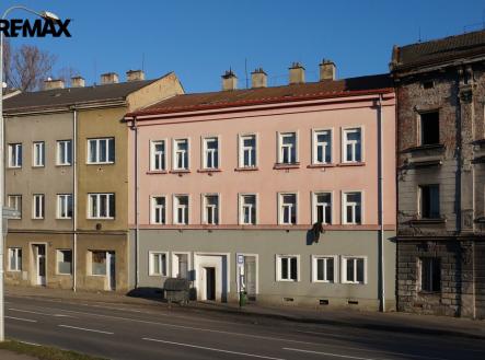 Čelní pohled na dům | Prodej - nájemní dům, 443 m²