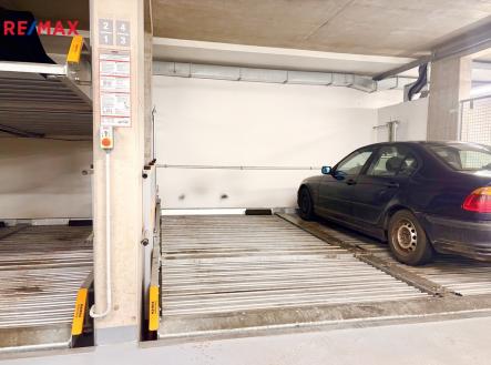 Horní plato garážového zakladače | Pronájem - malý objekt/garáž