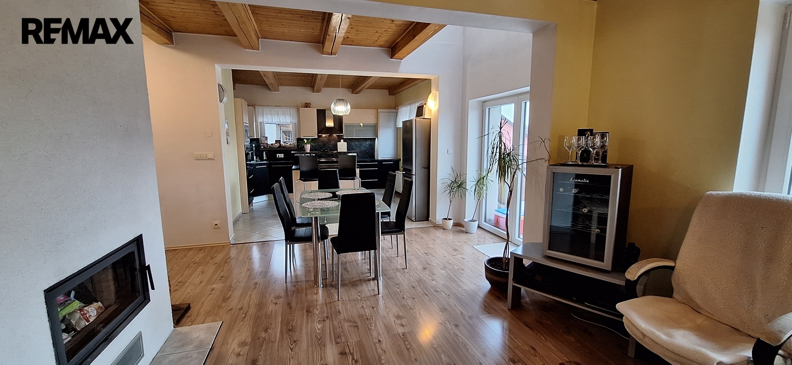 Obývací pokoj s kuchyní