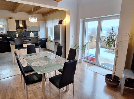 Obývací pokoj s kuchyní | Prodej - dům/vila, 137 m²