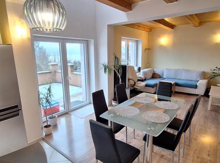 Obývací pokoj s kuchyní | Prodej - dům/vila, 137 m²