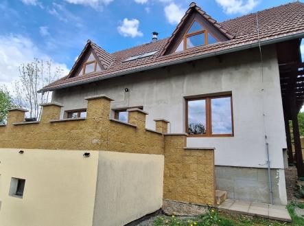 Pohled na dům ze zahrady | Prodej - dům/vila, 137 m²