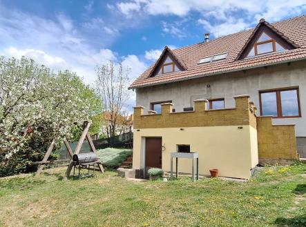 Pohled na dům ze zahrady | Prodej - dům/vila, 137 m²