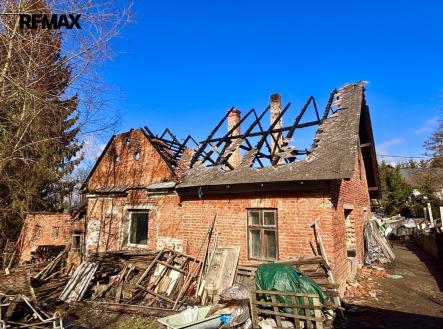 Zadní část domu | Prodej - pozemek pro bydlení, 2 494 m²