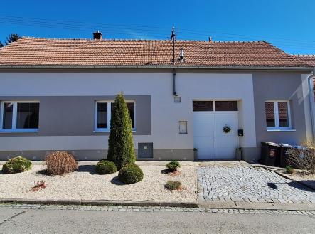 Pohled na dům | Prodej - dům/vila, 84 m²