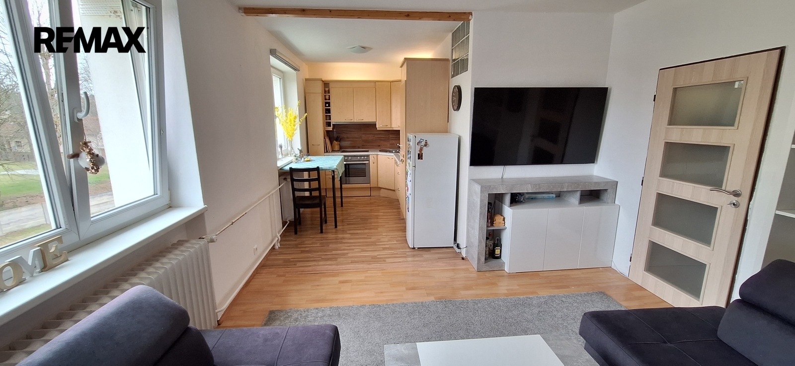 Obývací pokoj s kuchyňským koutem