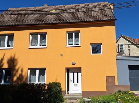 Pohled na dům | Pronájem bytu, 3+1, 73 m²