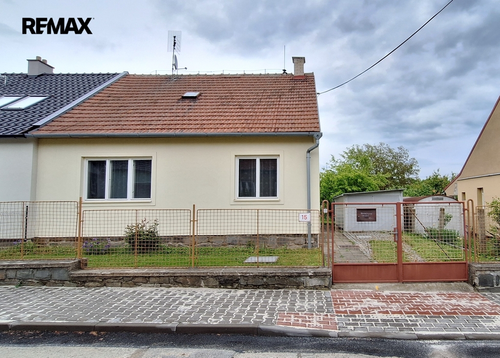 Pohled na dům z ulice