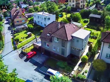 Pohled na dům z výšky | Prodej - dům/vila, 178 m²