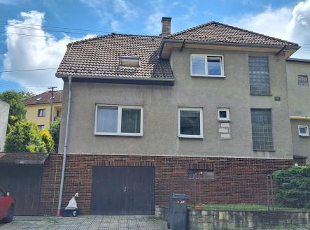 Pohled na dům ze silnice | Prodej - dům/vila, 178 m²