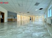 Pronájem - obchodní prostor, 276 m²