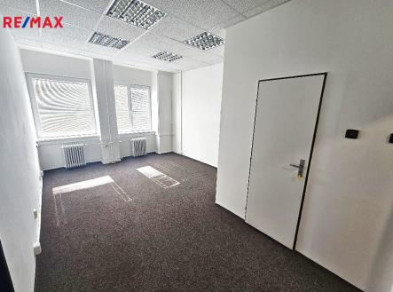 Pronájem - kanceláře, 152 m²