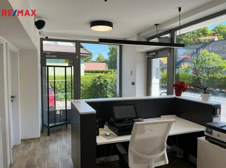 recepce | Pronájem - obchodní prostor, 206 m²